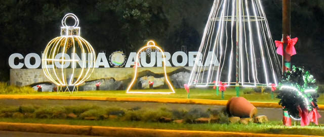 AURORA: La Municipalidad adornó los espacios públicos por la Navidad